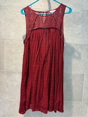 Liz Lange Burgundy Lace Yoke Sleeveless Mini Maternity Dress